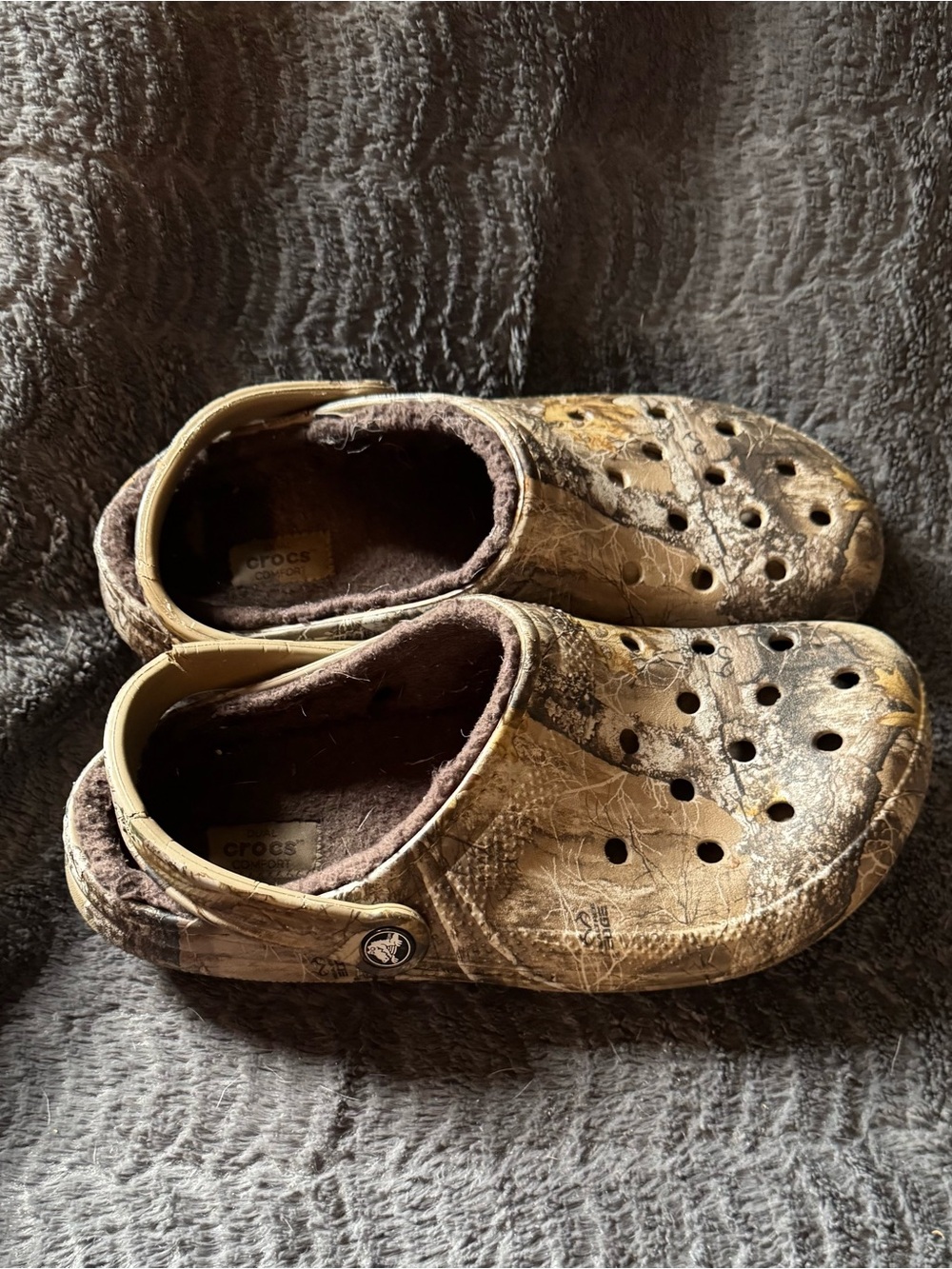 CROCS Realtree Camo Classic Lined Clog in Brown and Tan